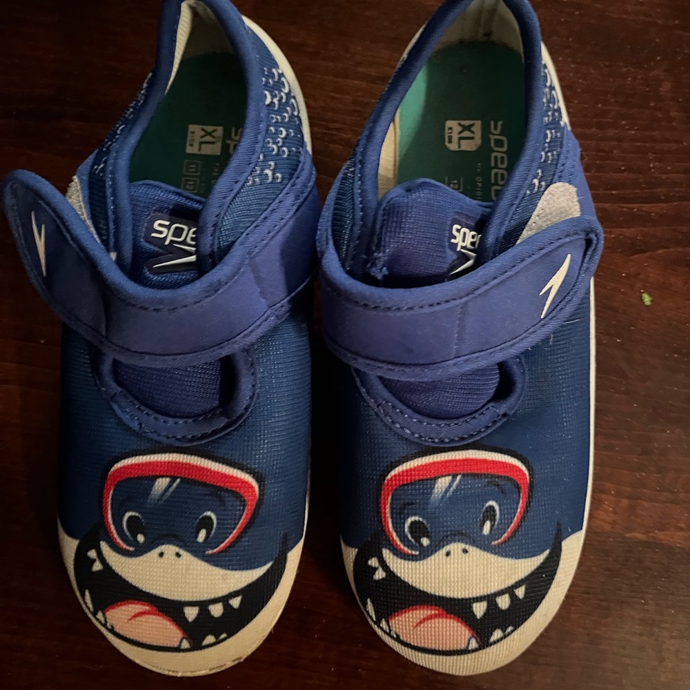 Speedo swim/water shoes